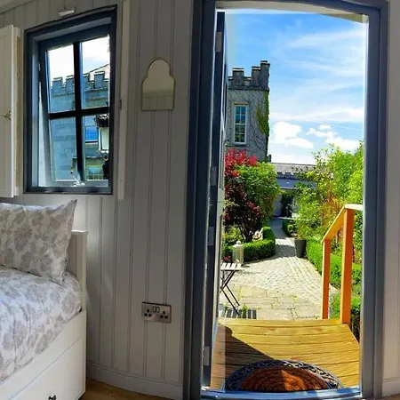 Lilac Hut Shepherds Hut