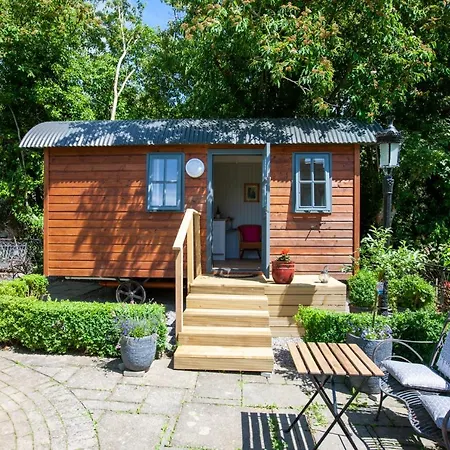 Lilac Hut Shepherds Hut