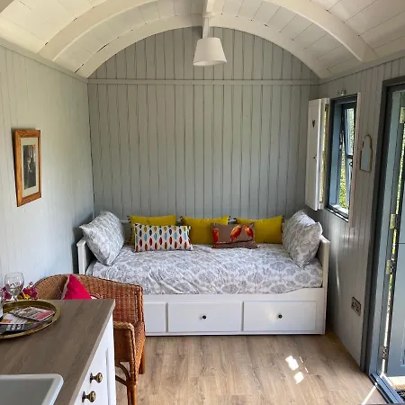 Lilac Hut Shepherds Hut *