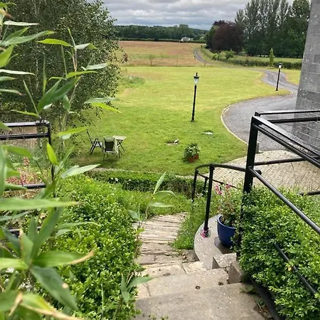 Lilac Hut Shepherds Hut Jenkinstown Park
