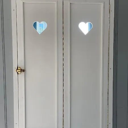 Lilac Hut Shepherds Hut