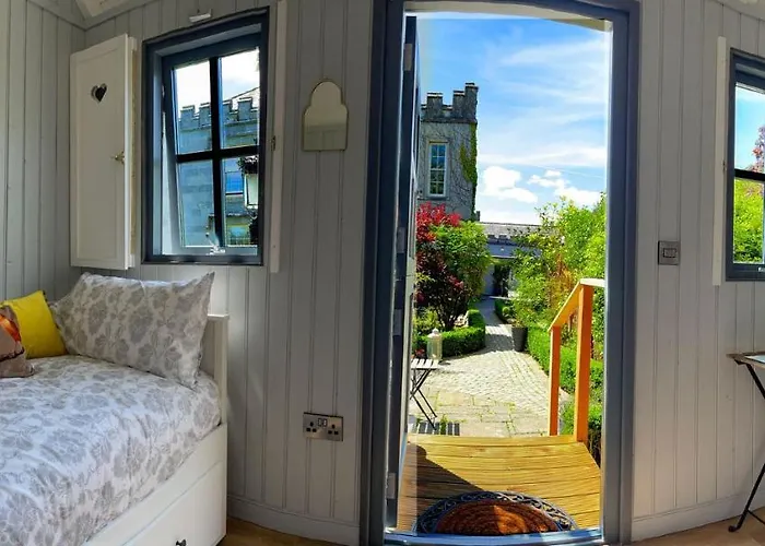 Lilac Hut Shepherds Hut