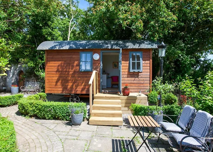Lilac Hut Shepherds Hut