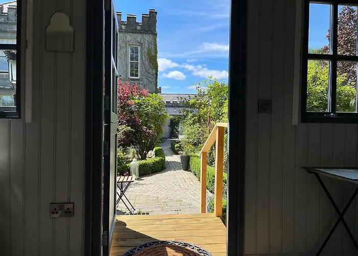 Lodge Lilac Hut Shepherds Hut
