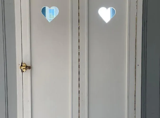 Lilac Hut Shepherds Hut